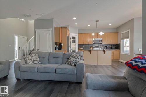 16 Hartwick Gate, Spruce Grove, AB - Indoor Photo Showing Living Room
