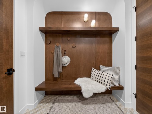 Mudroom featuring baseboards - 7104 54 Avenue, Beaumont, AB - Indoor Photo Showing Other Room