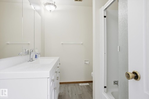 Full bathroom featuring vanity, light wood-style flooring, and shower / tub combination - 83 Bellevue Crescent, St. Albert, AB - Indoor Photo Showing Bathroom