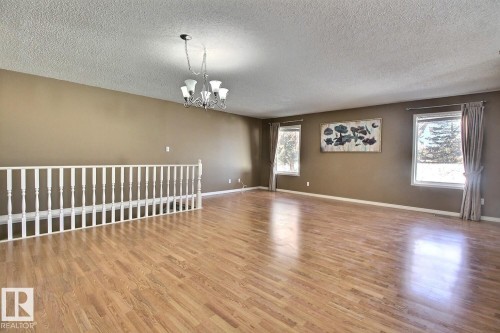 8146 27 Avenue, Edmonton, AB - Indoor Photo Showing Other Room