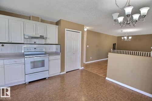 8146 27 Avenue, Edmonton, AB - Indoor Photo Showing Kitchen