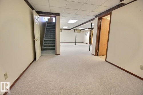 8146 27 Avenue, Edmonton, AB - Indoor Photo Showing Other Room