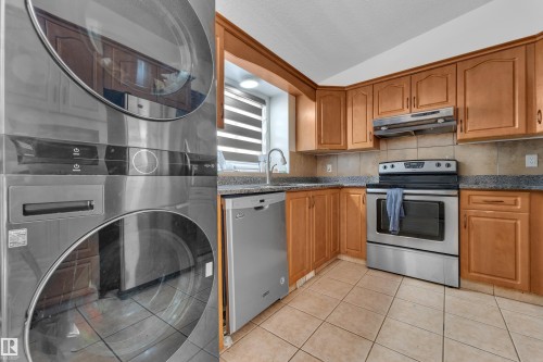 2536 35 Street, Edmonton, AB - Indoor Photo Showing Kitchen