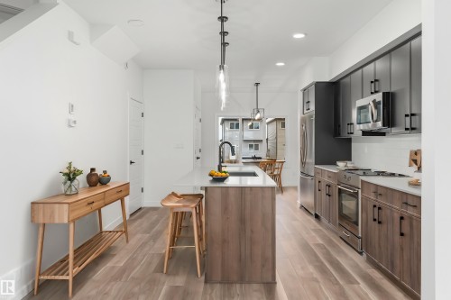 1052 14 Avenue, Edmonton, AB - Indoor