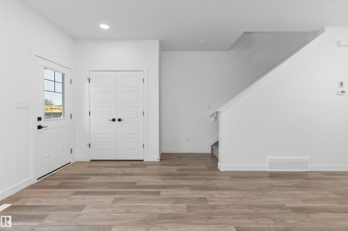 1052 14 Avenue, Edmonton, AB - Indoor Photo Showing Other Room