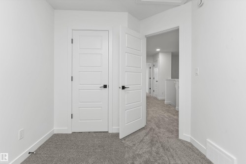 1052 14 Avenue, Edmonton, AB - Indoor Photo Showing Other Room