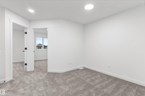 1052 14 Avenue, Edmonton, AB - Indoor Photo Showing Other Room