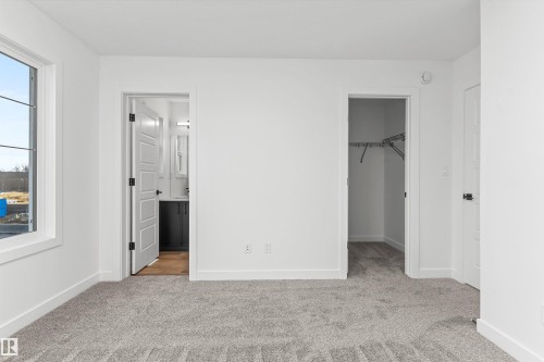 1052 14 Avenue, Edmonton, AB - Indoor Photo Showing Other Room