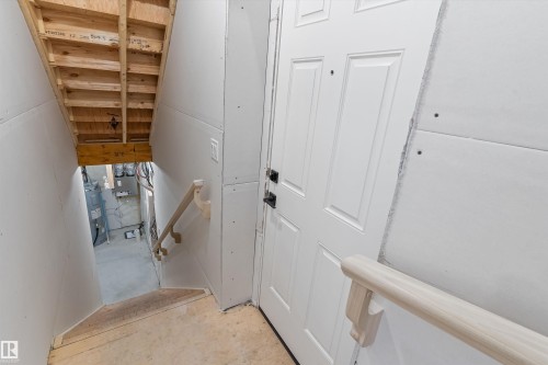 1052 14 Avenue, Edmonton, AB - Indoor Photo Showing Other Room
