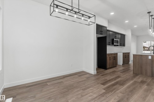 1052 14 Avenue, Edmonton, AB - Indoor Photo Showing Kitchen