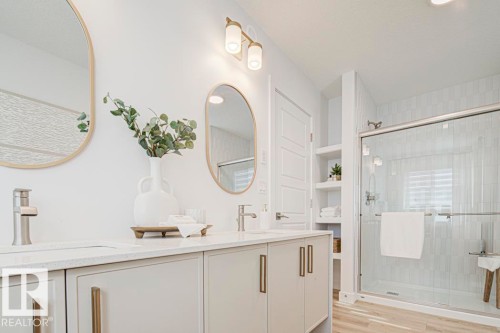8628 183 Avenue, Edmonton, AB - Indoor Photo Showing Bathroom