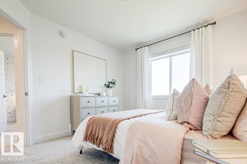 8628 183 Avenue, Edmonton, AB - Indoor Photo Showing Bedroom