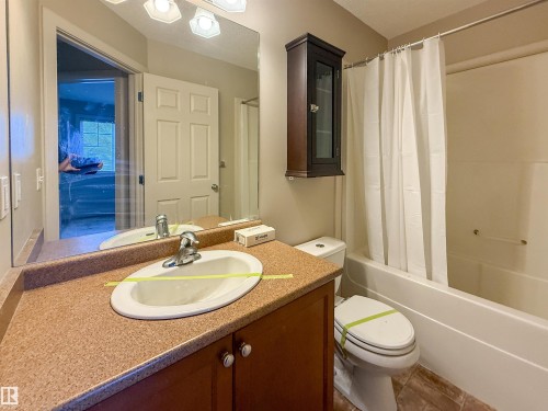 Edmonton, AB - Indoor Photo Showing Bathroom