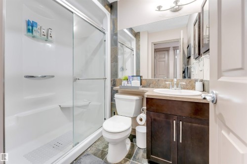 12063 21 Avenue Sw, Edmonton, AB - Indoor Photo Showing Bathroom
