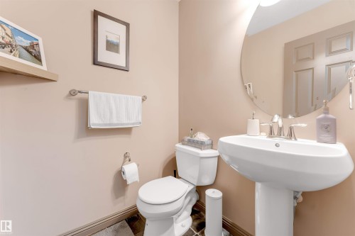 12063 21 Avenue Sw, Edmonton, AB - Indoor Photo Showing Bathroom