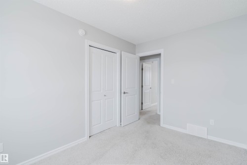 This room features light grey walls, white trim, and light-colored carpet - 326 Desrochers Boulevard, Edmonton, AB - Indoor