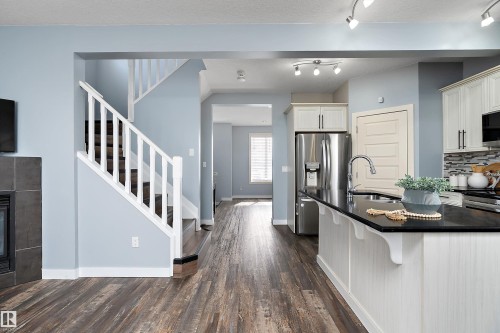 34 Spruce Boulevard, Leduc, AB - Indoor Photo Showing Kitchen With Upgraded Kitchen