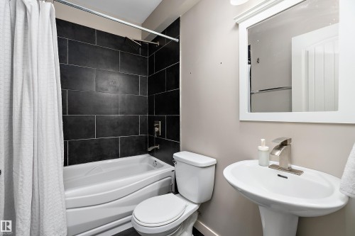 34 Spruce Boulevard, Leduc, AB - Indoor Photo Showing Bathroom
