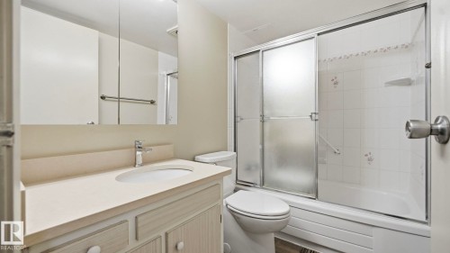 406 12121 Jasper Avenue, Edmonton, AB - Indoor Photo Showing Bathroom