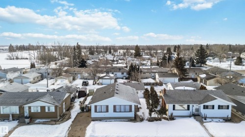 Snowy aerial view with a residential view - 4615 49 Avenue, Redwater, AB - Outdoor