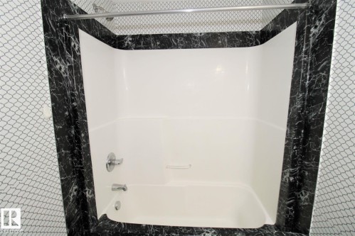 Full bathroom with shower / bath combo with shower curtain - 430 5515 7 Avenue, Edmonton, AB - Indoor Photo Showing Bathroom