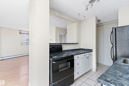1401 12141 Jasper Avenue, Edmonton, AB - Indoor Photo Showing Kitchen