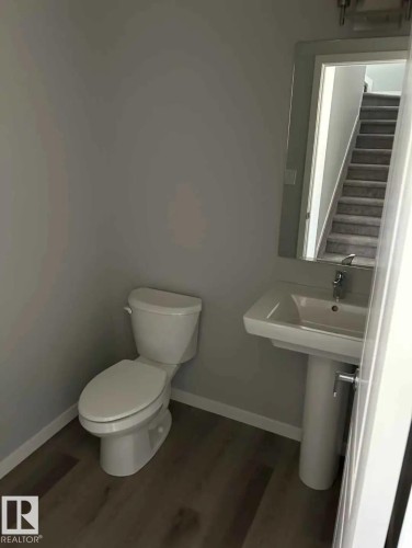 54 320 Secord Boulevard, Edmonton, AB - Indoor Photo Showing Bathroom