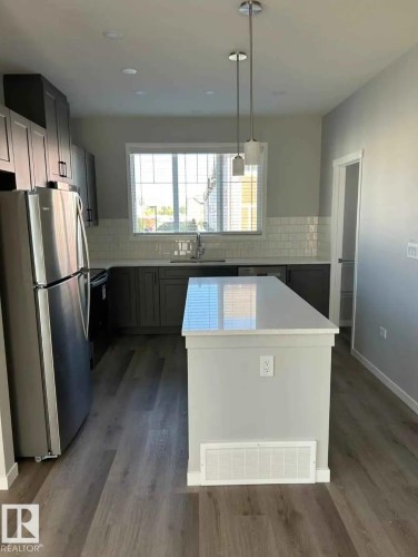 54 320 Secord Boulevard, Edmonton, AB - Indoor Photo Showing Kitchen