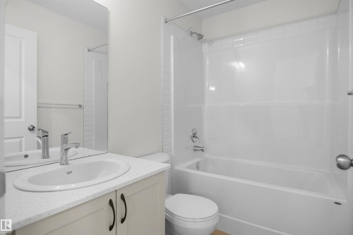 31 Eton Link, Spruce Grove, AB - Indoor Photo Showing Bathroom