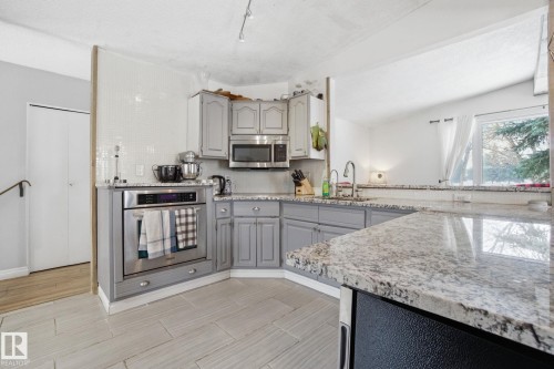 38 Laydon Drive, St. Albert, AB - Indoor Photo Showing Kitchen
