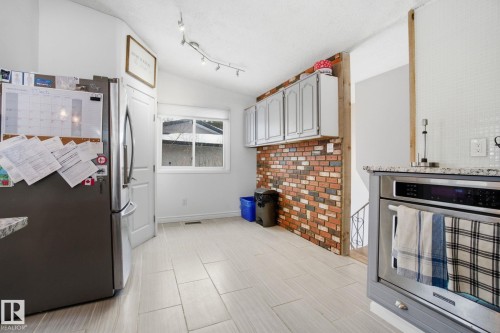 38 Laydon Drive, St. Albert, AB - Indoor Photo Showing Kitchen