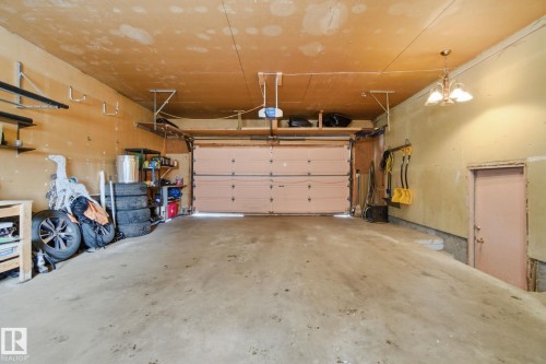 38 Laydon Drive, St. Albert, AB - Indoor Photo Showing Garage
