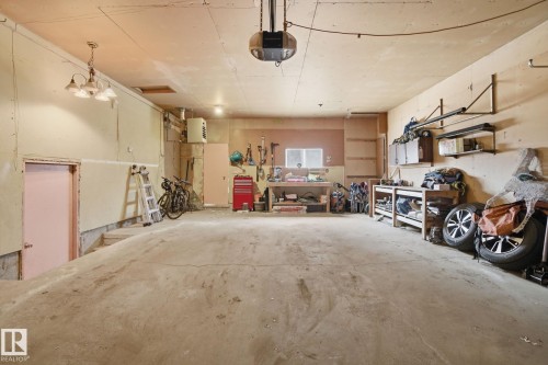 38 Laydon Drive, St. Albert, AB - Indoor Photo Showing Garage