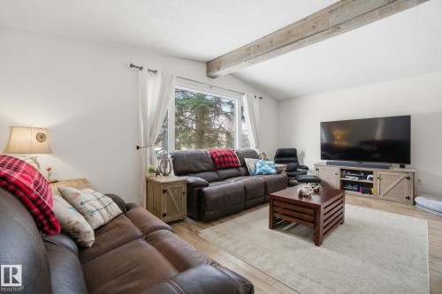 38 Laydon Drive, St. Albert, AB - Indoor Photo Showing Living Room