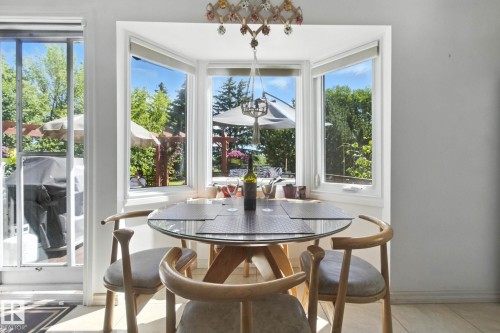 Dining space featuring baseboards - 39 Grand Meadow Crescent, Edmonton, AB - Indoor Photo Showing Dining Room