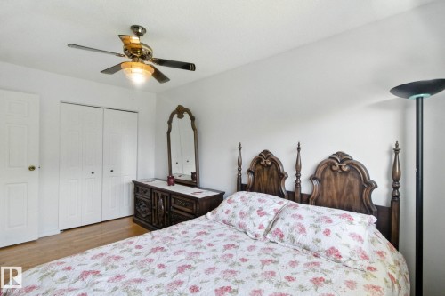 Bedroom featuring a ceiling fan, light wood-style flooring, and a closet - 39 Grand Meadow Crescent, Edmonton, AB - Indoor Photo Showing Bedroom