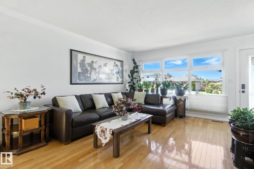 Living room with light wood-style flooring and crown molding - 39 Grand Meadow Crescent, Edmonton, AB - Indoor Photo Showing Living Room
