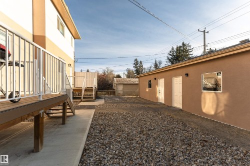 View of yard - 2 11569 University Avenue, Edmonton, AB - Outdoor With Exterior