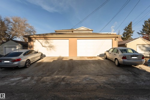 View of detached garage - 2 11569 University Avenue, Edmonton, AB - Outdoor