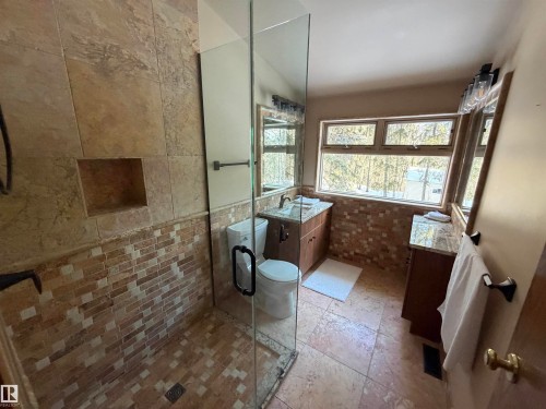 14 Wedgewood Crescent Nw, Edmonton, AB - Indoor Photo Showing Bathroom
