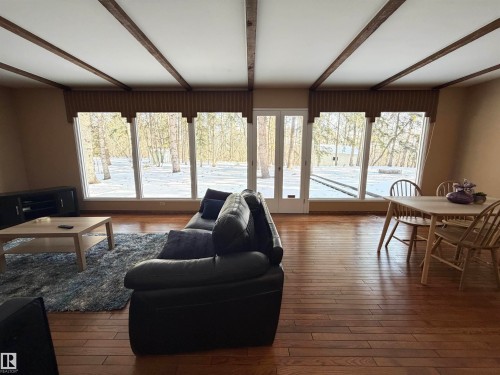 14 Wedgewood Crescent Nw, Edmonton, AB - Indoor Photo Showing Living Room