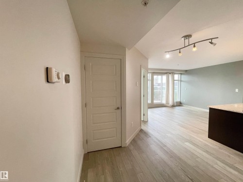 501 10388 105 Street, Edmonton, AB - Indoor