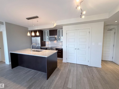 501 10388 105 Street, Edmonton, AB - Indoor Photo Showing Kitchen With Stainless Steel Kitchen With Double Sink With Upgraded Kitchen