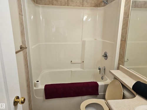6752 166 Avenue, Edmonton, AB - Indoor Photo Showing Bathroom