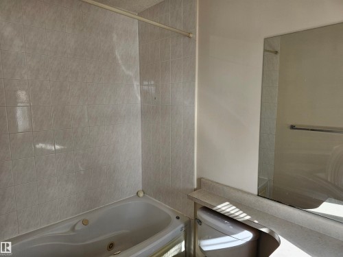 6752 166 Avenue, Edmonton, AB - Indoor Photo Showing Bathroom