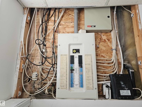 6752 166 Avenue, Edmonton, AB - Indoor Photo Showing Other Room