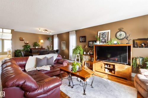 5406 45 St, Tofield, AB - Indoor Photo Showing Living Room