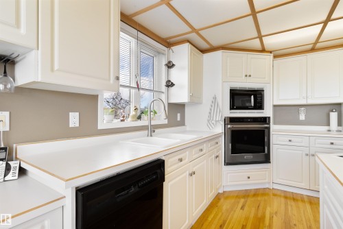 5406 45 St, Tofield, AB - Indoor Photo Showing Kitchen