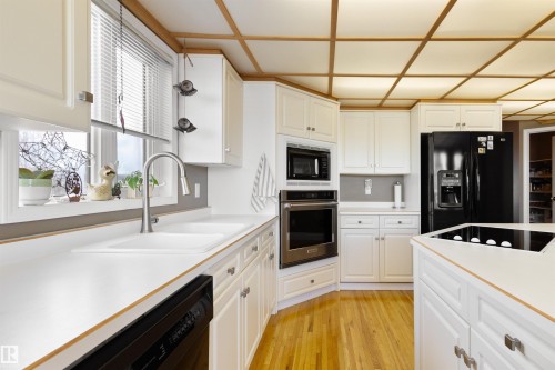 5406 45 St, Tofield, AB - Indoor Photo Showing Kitchen