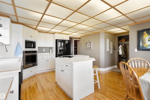 5406 45 St, Tofield, AB - Indoor Photo Showing Kitchen